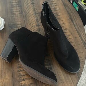 Old Navy Black Booties